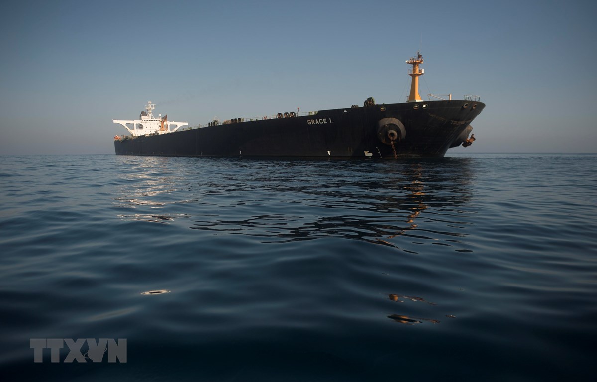 Tàu chở dầu Grace 1 của Iran ở ngoài khơi bờ biển Gibraltar ngày 15/8/2019. (Ảnh: AFP/TTXVN)