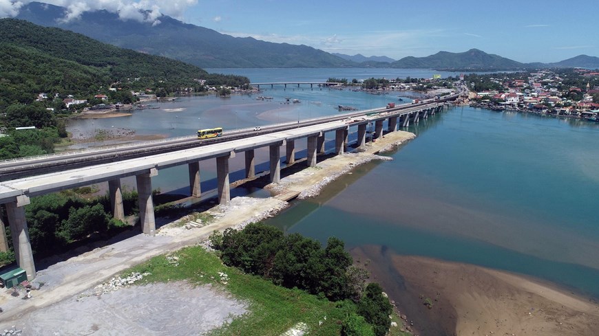 Cầu Hải Vân 2, cây cầu dài nhất trên tuyến đã thi công được 23/25 nhịp. (Ảnh: Huy Hùng/TTXVN)