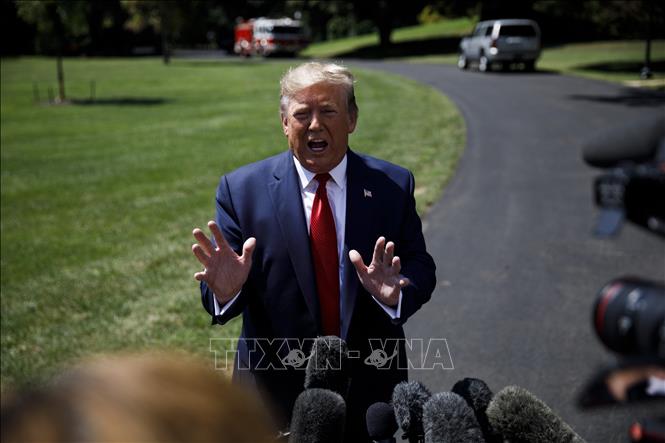 Tổng thống Mỹ Donald Trump trả lời phỏng vấn báo giới tại Washington DC., ngày 21-8-2019. Ảnh: THX/TTXVN