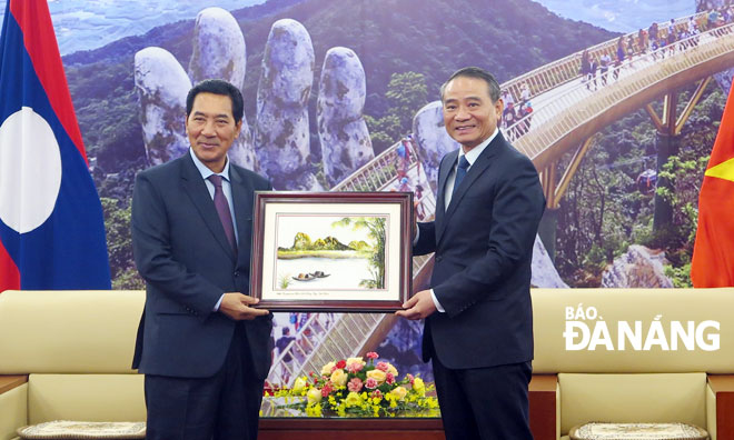 Secretary Nghia (right) and Vice Chairman Bounpone Bouttanavong