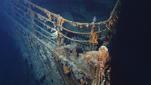 Xác tàu Titanic bị vi sinh vật ăn mòn dưới đáy biển. Ảnh cắt từ video