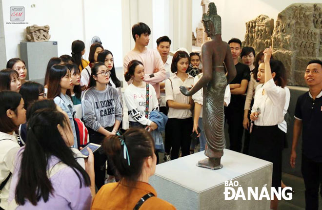 The Da Nang Museum of Cham Sculpture usually a large number of visitors, many of whom are school pupils and tertiary students