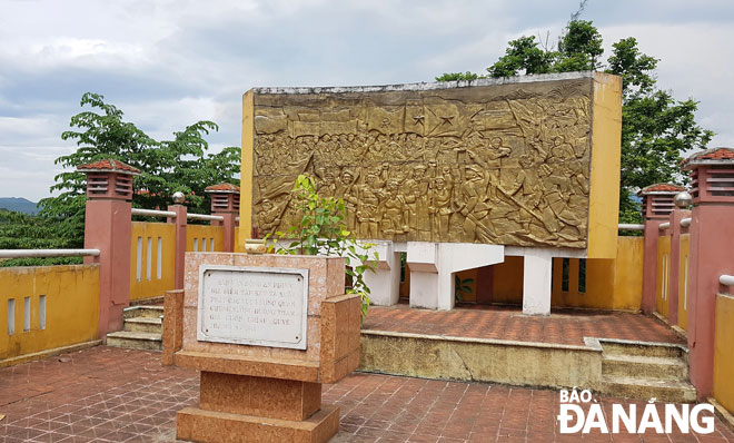 Phù điêu Bia di tích An Phước (trên khuôn viên sân vận động năm xưa) mô tả cuộc tập kết của các lực lượng quần chúng chuẩn bị tham gia cướp chính quyền tháng 8-1945 ở Hòa Vang.