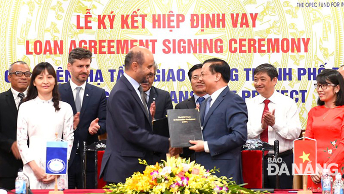  A view of the loan agreement signing ceremony