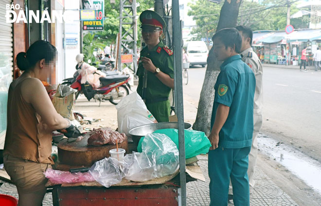 Ra quân quyết liệt, làm việc có trách nhiệm là cách để các ngành chức năng quận Thanh Khê nhận được sự đồng tình, ủng hộ của người dân.