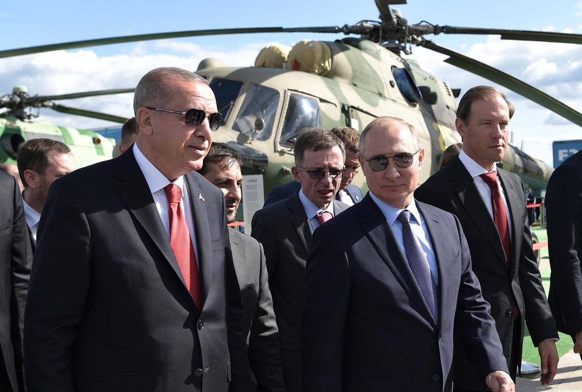 Tổng thống Thổ Nhĩ Kỳ Recep Tayyip Erdogan (trái) và Tổng thống Nga Vladimir Putin tham dự triển lãm hàng không MAKS 2019 ở Zhukovsky, cách thủ đô Moscow 40km. 			                              Ảnh: AP