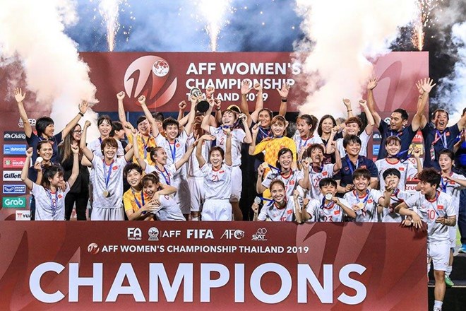 The national women's football team becomes the champion of the AFF Women's Championship 2019. (Photo: Vietnamnet.vn)