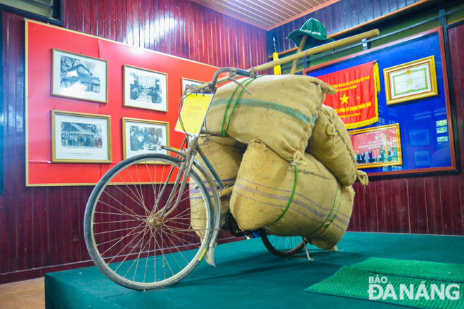  Here is a bicycle used to transport military supplies during the war