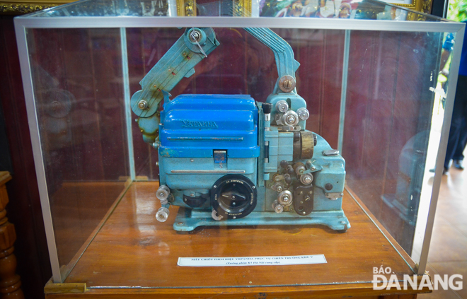  A Yrpanha old-fashioned movie projector provided by the Ha Noi-based K5 Film Studio.