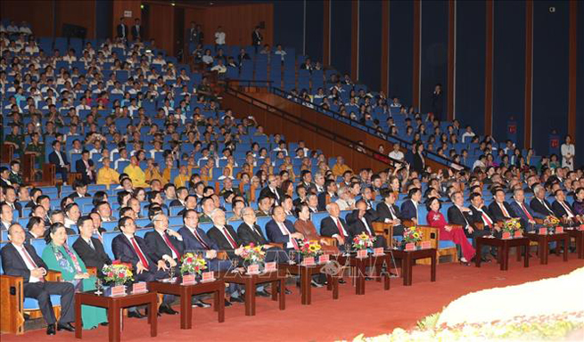  Tổng Bí thư, Chủ tịch nước Nguyễn Phú Trọng, Thủ tướng Nguyễn Xuân Phúc và các đồng chí lãnh đạo, nguyên lãnh đạo Đảng, Nhà nước dự Lễ kỷ niệm. Ảnh: Trí Dũng/TTXVN 