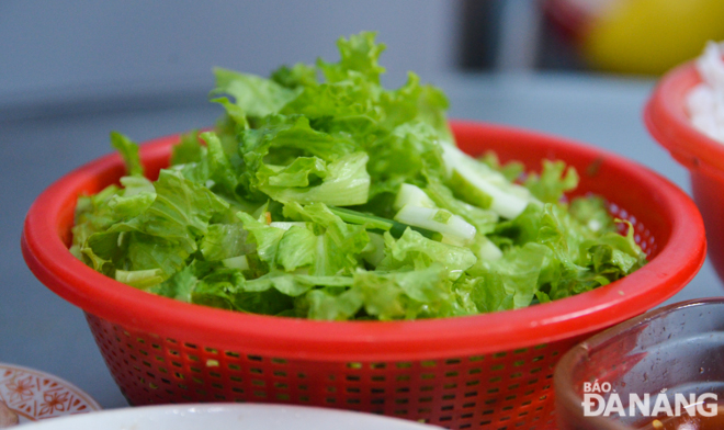 Vegetables comprise chopped salads, herbs, and basils