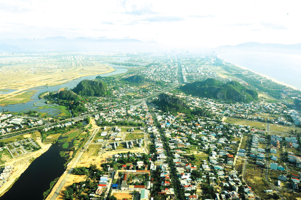 A nice panoramic overview of the Marble Mountains