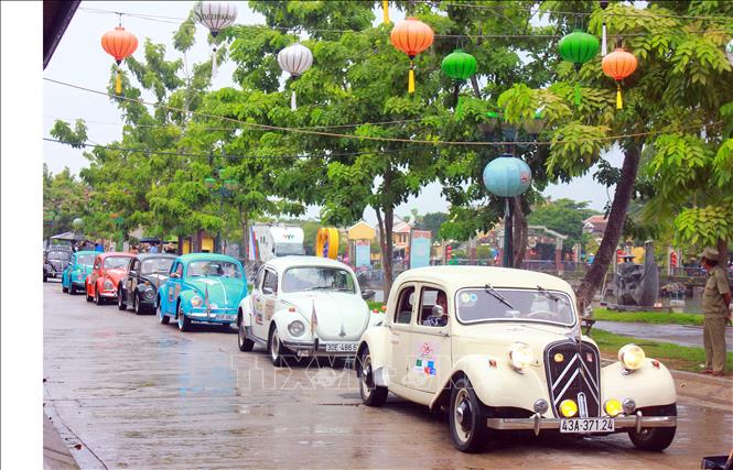 Độc đáo màn trình diễn xe cổ tại thành phố Hội An, Quảng Nam