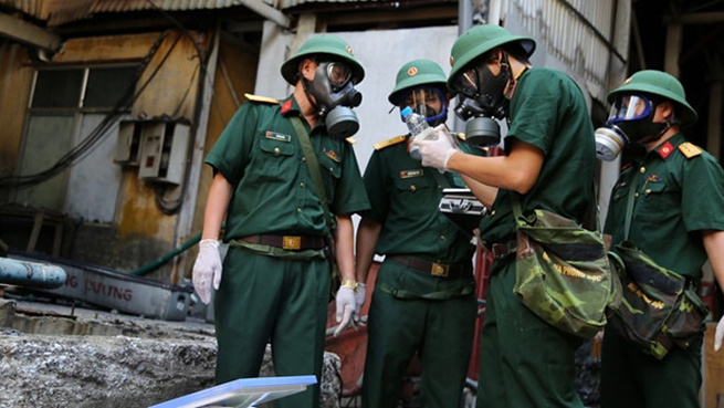 Vụ cháy công ty Rạng Đông: Bộ đội hóa học chuẩn bị phương án tẩy độc