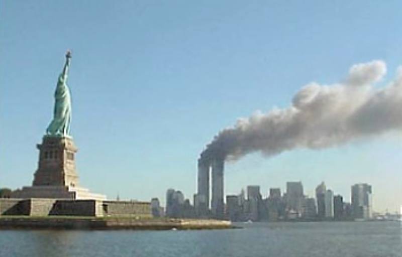 Nhìn lại những khoảnh khắc ám ảnh kinh hoàng trong vụ khủng bố 11-9