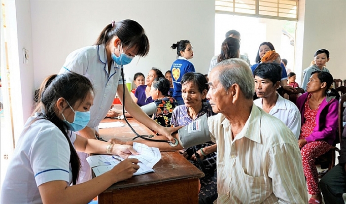 Xã hội hóa dịch vụ y tế phục vụ nhu cầu nhân dân