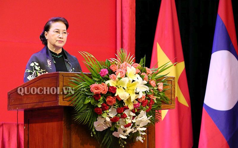 Chủ tịch Quốc hội trao Huân chương cho tập thể, cá nhân Quốc hộị Lào