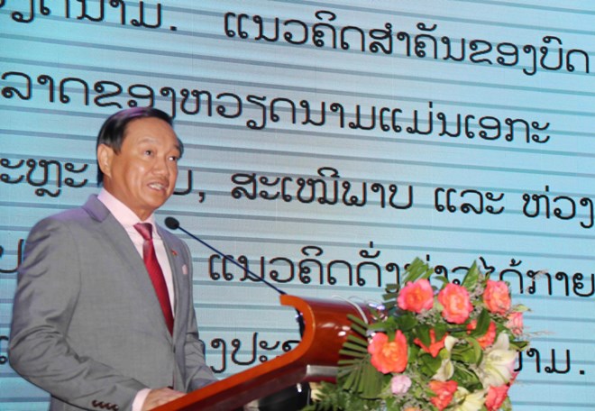 Vietnamese Ambassador to Laos Nguyen Ba Hung speaks at the ceremony in Vientiane on August 30 (Photo: VNA)