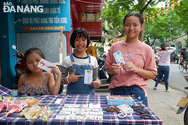 Some children from Quang Nam Province selling their handmade bookmarts at the Kid’s Mart