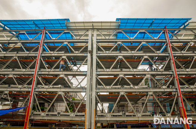 The first stage of the steel framed parking garage consists of two 6-storey blocks