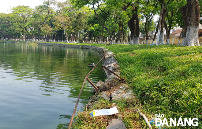 Hồ Công viên 29-3 cần được triển khai nạo vét bùn, kè bờ hồ và cải tạo cảnh quan ven hồ.  Ảnh: Phan Chung
