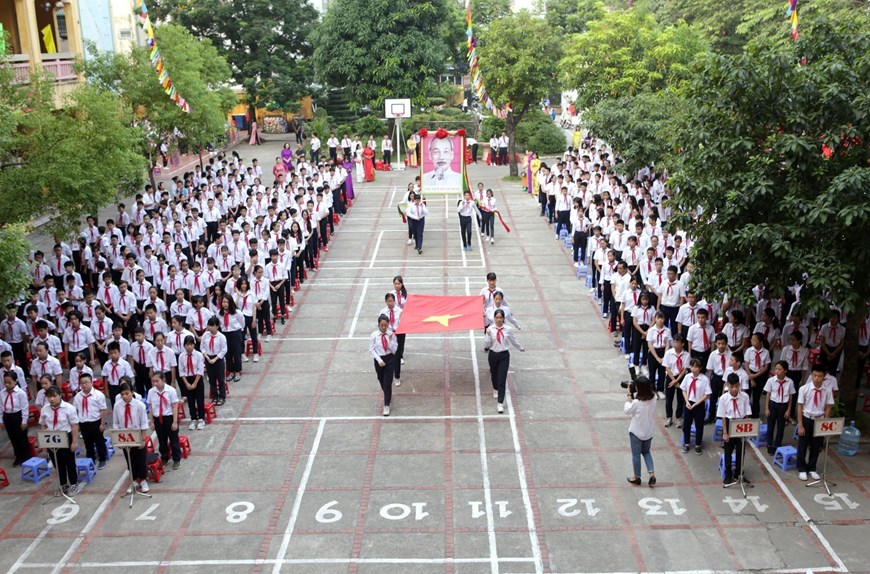 Lễ rước cờ Tổ quốc và ảnh Bác tại Lễ khai giảng năm học 2019- 2020 Trường THCS Ngô Quyền, Hà Nội. (Ảnh: Anh Tuấn/TTXVN)