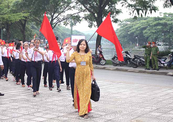 … and at the Do Dang Tuyen Junior High School.