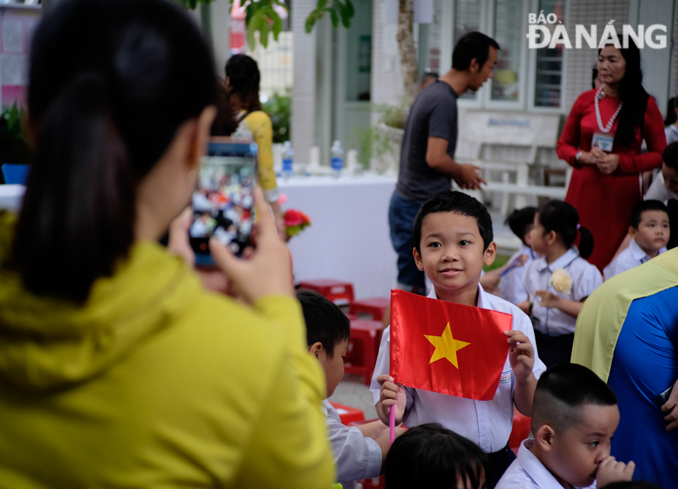  Many parents taking photos of their loved children to capture their once-in-a-lifetime special moments