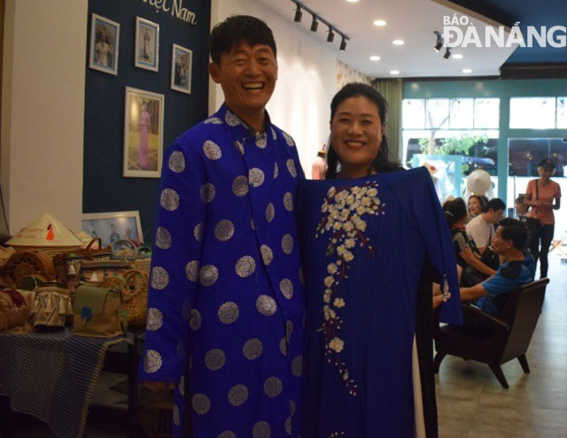 South Korean tourists being interested in wearing ‘ao dai’