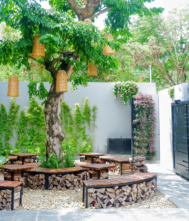 Photo: An highly inviting corner of the Son Tra Retreat - Garden Lounge & Eatery