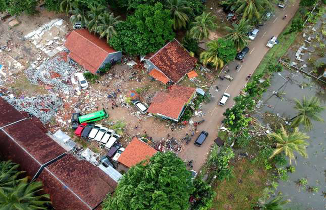 Hậu quả của sóng thần ở Carita, Indonesia tháng 12/2018. Đợt sóng thần này được cho là do núi lửa Anak Krakatau gây ra và đã khiến hơn 200 người thiệt mạng.