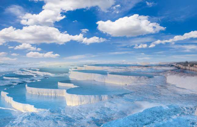 Những hồ nước tự nhiên ở Pamukkale, Thổ Nhĩ Kỳ. Nơi đây được UNESCO công nhận là di sản thế giới từ năm 1988.