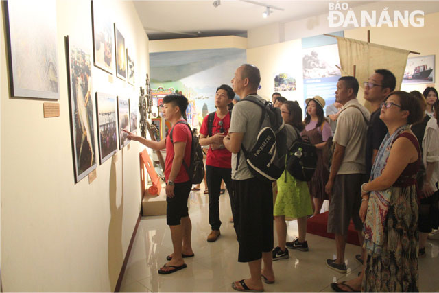 Promoting foreign tourist market diversity is one of Da Nang’s important measures to head towards the sustainable tourism development. Russian tourists are pictured visiting the city. 