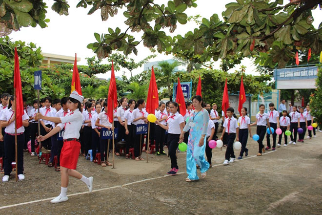 Trường THCS Huỳnh Bá Chánh đón học sinh lớp 6 vào trường tại lễ khai giảng năm học 2019-2020.