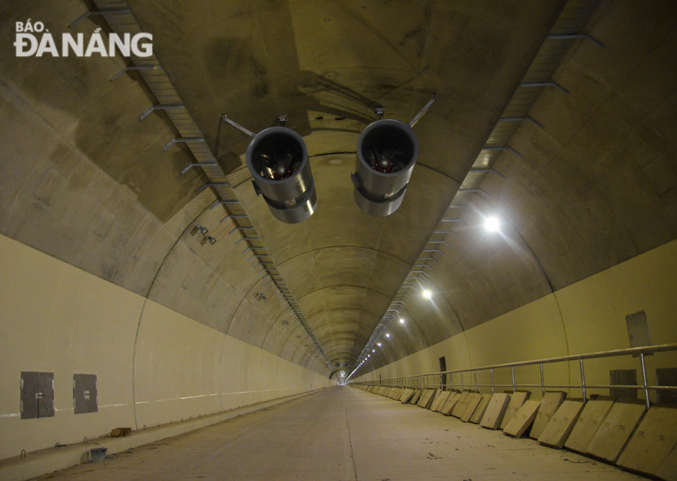 Each tunnel is 10.8m wide and 7.2m high, consisting of 2 lanes.