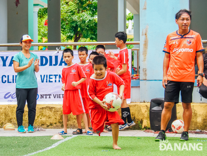  Đối với trẻ khuyết tật, vận động thể thao là điều rất có ích cho cải thiện thể chất và tinh thần các em trong phát triển trưởng thành. Niềm vui thể hiện rõ qua tiếng cười và gương mặt rạng rỡ của các em.