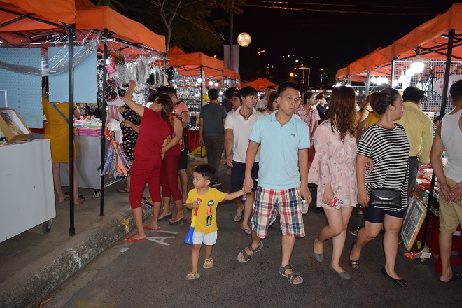 Visitors at the Son Tra Night Market