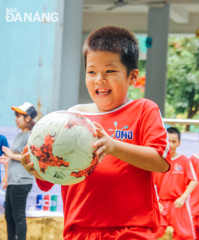 A happy smile of a child player