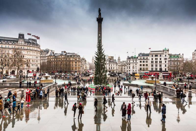 Quảng trường Trafalgar, London, Anh. Quảng trường nằm ở trung tâm thành phố với các địa danh nổi tiếng, các bảo tàng và địa điểm văn hóa xung quanh.