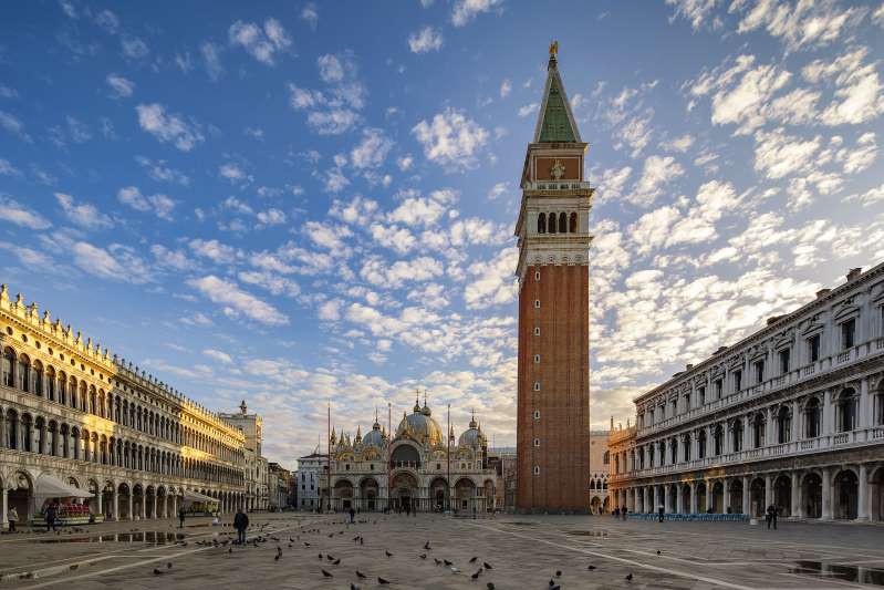 Quảng trường Piazza San Marco là trái tim của Venice, Italy. Đây là điểm mà bạn nhất định phải tới nếu đã bước chân đến thành phố lãng mạn bậc nhất châu Âu này.