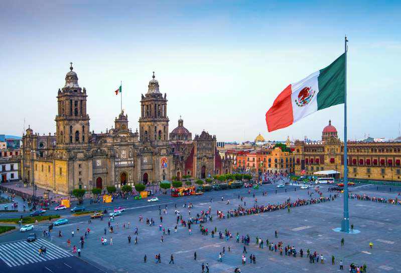 Quảng trưởng Zocalo, Mexico City, Mexico. Đây là một trong những quảng trường lớn nhất thế giới. Quảng trường là 