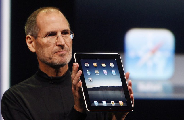 Không phải là máy tính bảng được ra mắt đầu tiên, nhưng iPad lại được xem là sản phẩm “khai sinh” ra thị trường máy tính bảng