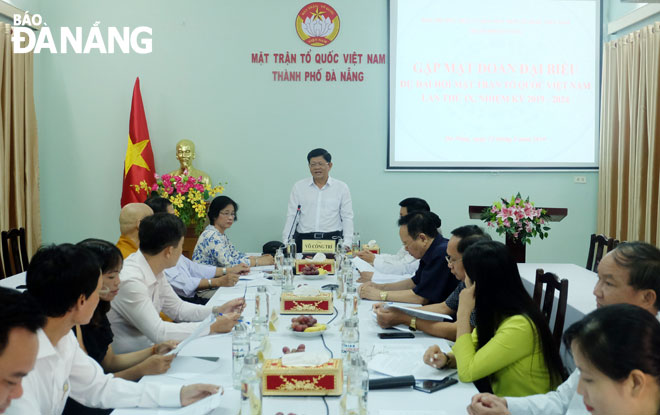 Phó  Bí thư Thường trực Thành ủy Võ Công Trí (giữa) phát biểu tại buổi gặp mặt các đại biểu của thành phố dự Đại hội đại biểu toàn quốc MTTQ Việt Nam lần thứ IX. 			              Ảnh: S.TRUNG