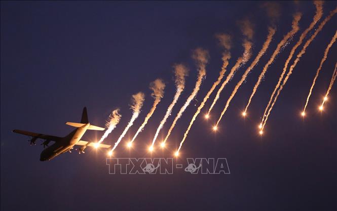 Máy bay C-130 Hercules của Hãng hàng không Đan Mạch . Ảnh: THX/TTXVN