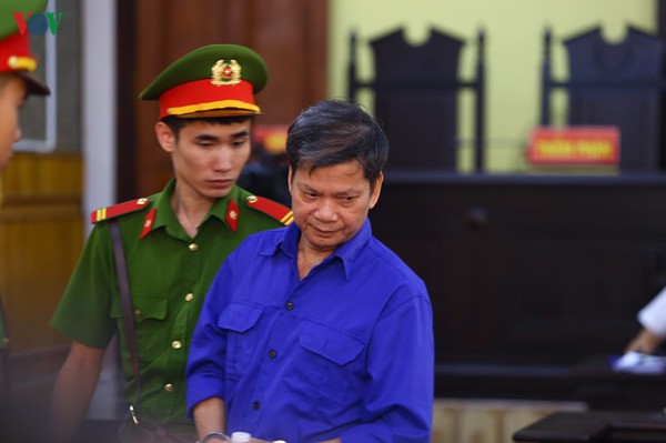 Bị cáo Lò Văn Huynh -cựu trưởng phòng khảo thí Sở Giáo dục và Đào tạo Sơn La tại Tòa