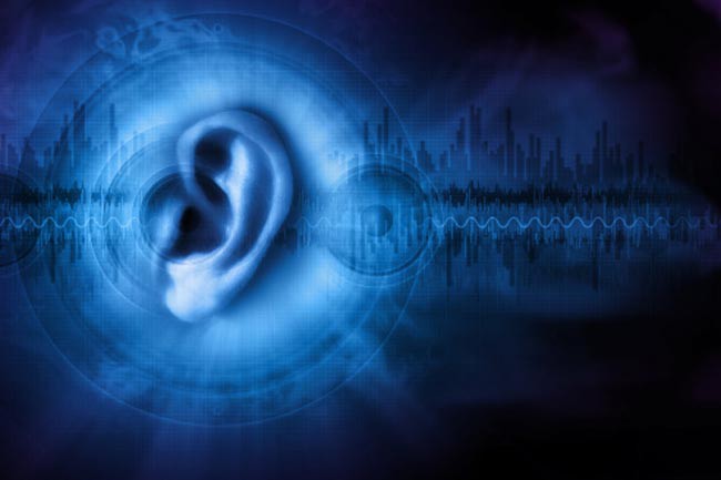 Thủng màng nhĩ: Rách hoặc thủng màng nhĩ - lớp màng ngăn giữa tai ngoài và tai giữa - có thể để lại một cái lỗ có hoặc không có khả năng phục hồi. Thủng màng nhĩ có thể do nhiễm trùng tai, tiếng ồn lớn, chấn thương đầu hoặc áp lực rất mạnh lên tai.