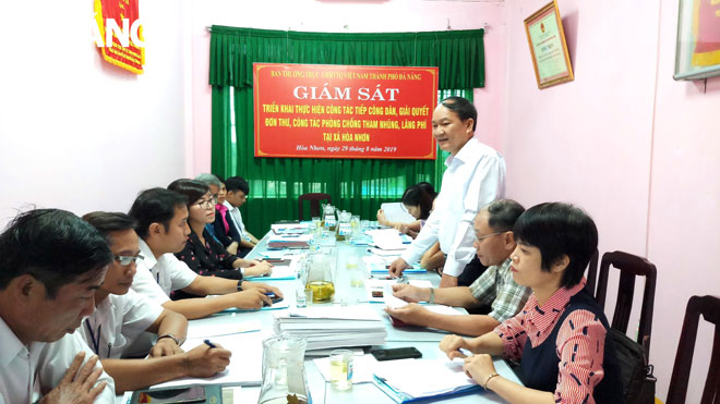 Đoàn giám sát của Ban Thường trực Ủy ban MTTQ Việt Nam thành phố làm việc với xã Hòa Nhơn (huyện Hòa Vang).
