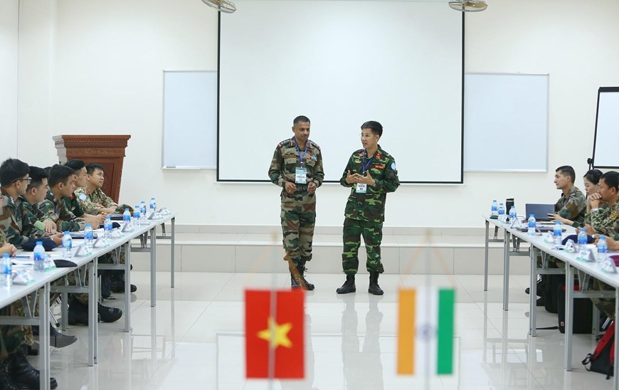 Ngày 8-7-2019, tại Hà Nội, chuyên gia Việt Nam và Ấn Độ trao đổi kinh nghiệm trong hoạt động Gìn giữ hoà bình tại các phái bộ của Liên hợp quốc. (Ảnh: Dương Giang/TTXVN)