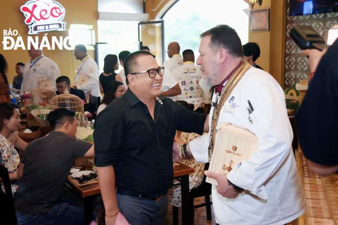 Vu talking to Thomas Gugler, the President of the World Association of Chefs Societies (WACS) at a Xeo Fry and Grill restaurant on the occasion of the Da Nang International Food Festival 2019, which took place in June