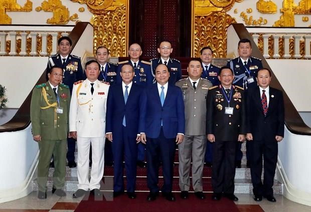 Prime Minister Nguyen Xuan Phuc (fourth from left) and heads of delegations to ASEANAPOL 39 (Photo: VNA)